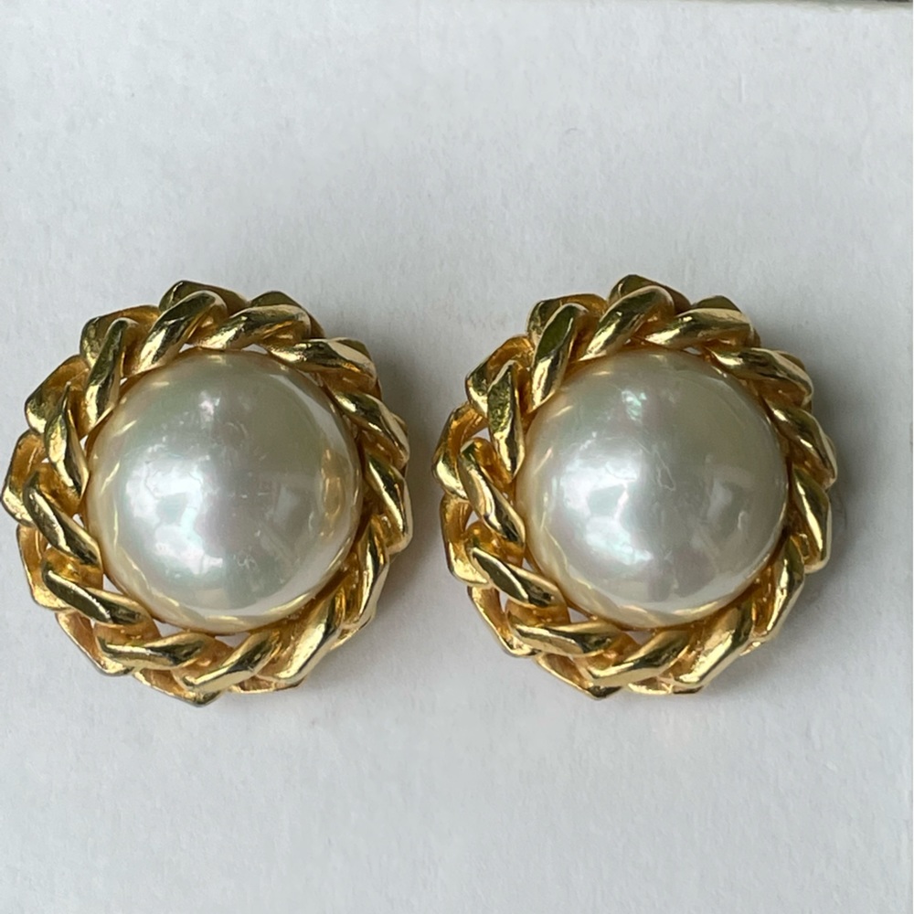 Vintage Dior clip on earrings